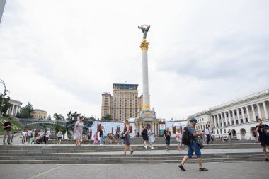 Kiev, Ukrayna - 30 Temmuz 2019: Kiev merkez meydanı - bağımsızlık meydanı, turistik