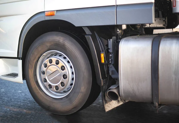 Spinning Wheel Truck Fuel Tank Exhaust Pipe Road Safety Concept — Stock Photo, Image