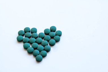 Yeşil hap arka plan. Yeşil hapları kapatın. Spirulina, besin takviyesi
