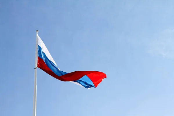 Російський Прапор Росте Вітрі — стокове фото