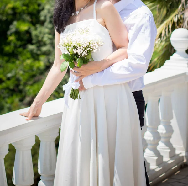 Novio Novia Pie Las Escaleras — Foto de Stock