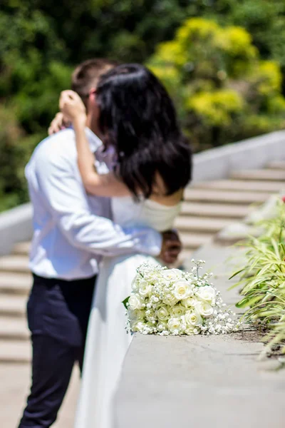 Groom Bride Standing Stairs — Stock Photo, Image