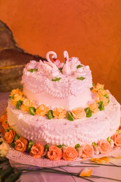 Beautiful Wedding Cake Swans Wedding Background — Stock Photo, Image
