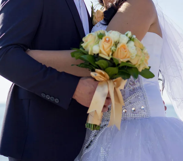 Happy bride and groom — Stock Photo, Image