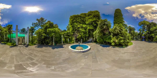 Schöner Blick auf Arboretum und Natur (Dendrarium)) — Stockfoto