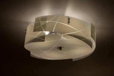 Tavanda Modern Avize yakın çekim