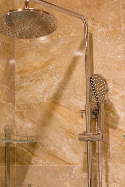 Luxo casa casa de banho chuveiro em casa — Fotografia de Stock