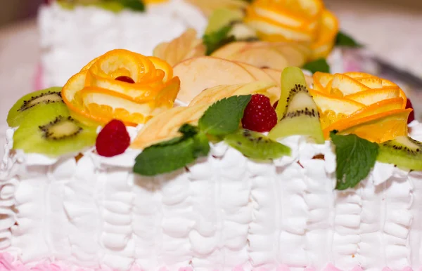 Tarta Con Adornos Frutas Para Cumpleaños — Foto de Stock