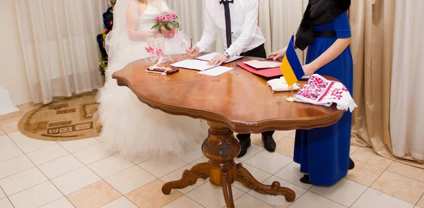Registro solemne del matrimonio —  Fotos de Stock