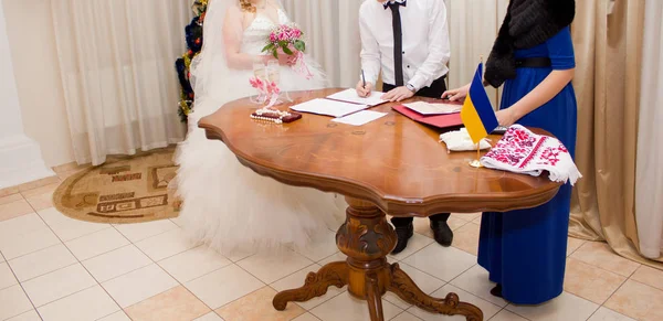 Registro solemne del matrimonio —  Fotos de Stock