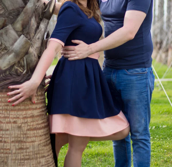 Feliz Jovem Casal Apaixonado Palma Mão — Fotografia de Stock