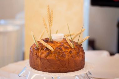 Gelinin kek olarak bilinen geleneksel Doğu Europe düğün ekmeği