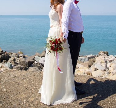 Gelin ve Damat Düğün buket gül tutan