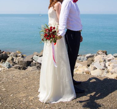 Gelin ve Damat Düğün buket gül tutan