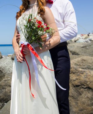 Gelin ve Damat Düğün buket gül tutan