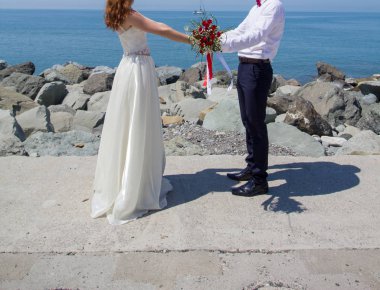 Gelin ve Damat Düğün buket gül tutan