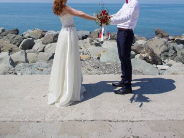 Gelin ve Damat Düğün buket gül tutan