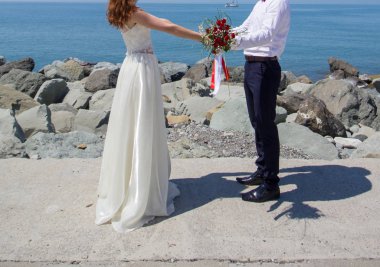 Gelin ve Damat Düğün buket gül tutan