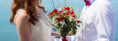 Gelin ve Damat Düğün buket gül tutan