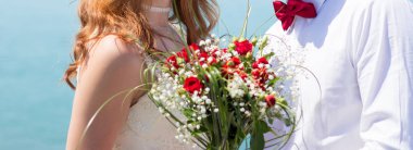 Gelin ve Damat Düğün buket gül tutan