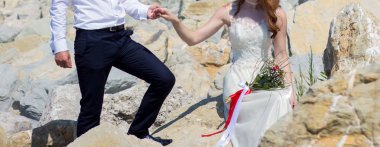 Gelin ve Damat Düğün buket gül tutan