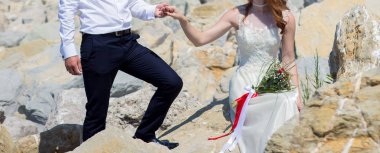 Gelin ve Damat Düğün buket gül tutan