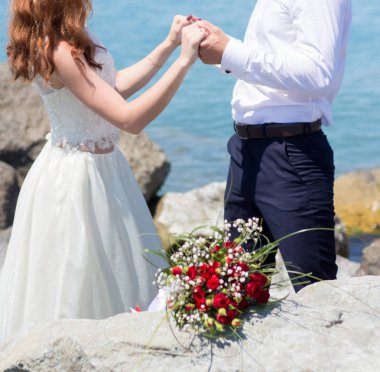 Gelin ve Damat Düğün buket gül tutan