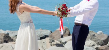 Gelin ve Damat Düğün buket gül tutan