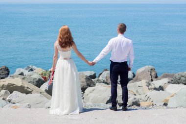 Gelin ve Damat Düğün buket gül tutan