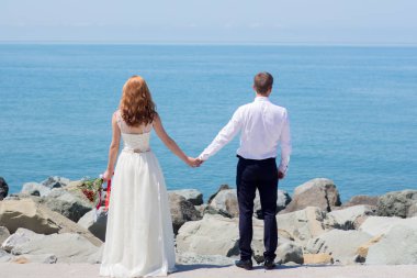 Gelin ve Damat Düğün buket gül tutan