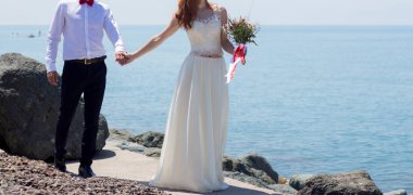 Gelin ve Damat Düğün buket gül tutan