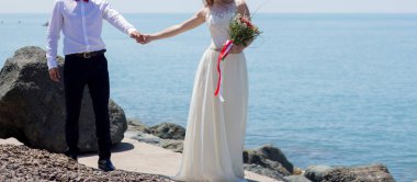 Gelin ve Damat Düğün buket gül tutan