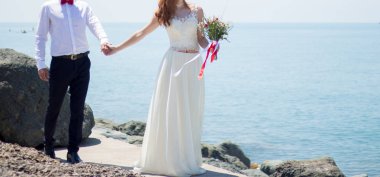 Gelin ve Damat Düğün buket gül tutan