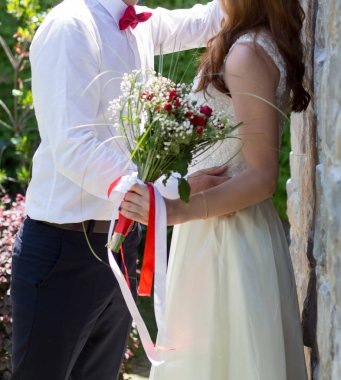 Gelin ve Damat Düğün buket gül tutan