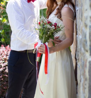 Gelin ve Damat Düğün buket gül tutan