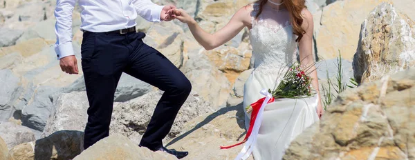 Gelin ve Damat Düğün buket gül tutan