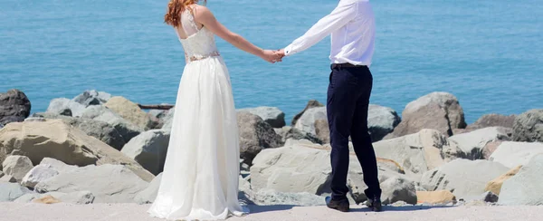 Gelin ve Damat Düğün buket gül tutan