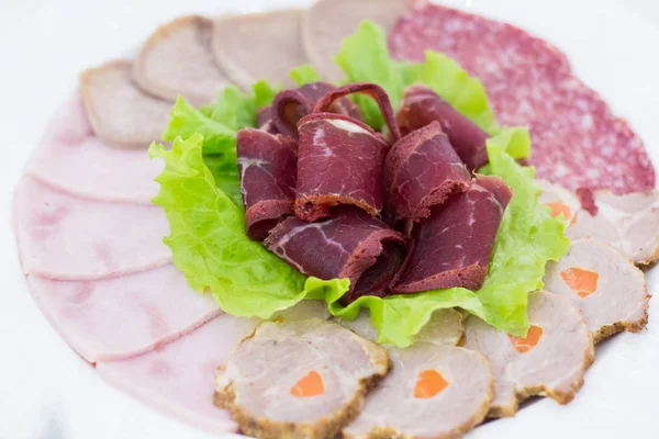 Fleisch Scheiben Geschnitten Einem Teller — Stockfoto