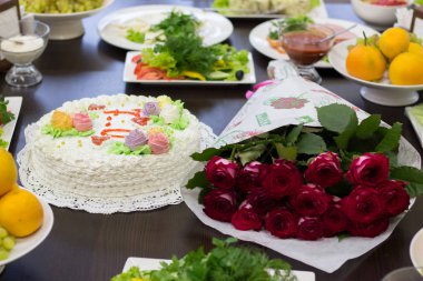 Tatil masasında birçok yemekler