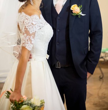 Gelin ve Damat Düğün buket gül tutan