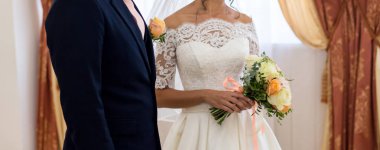 Gelin ve Damat Düğün buket gül tutan