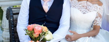 Gelin ve Damat Düğün buket gül tutan