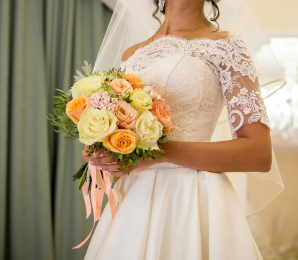 Bride Wedding Bouquet — Stock Photo, Image