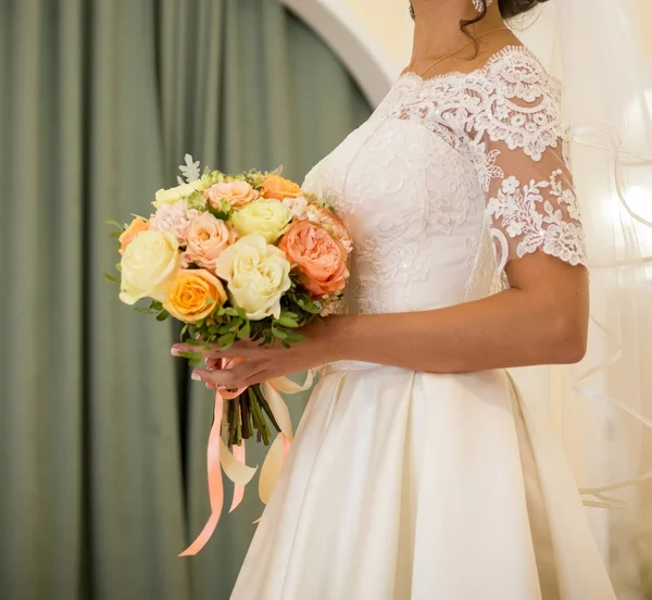 Bride Wedding Bouquet — Stock Photo, Image