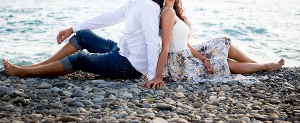 Jovem Casal Feliz Praia — Fotografia de Stock