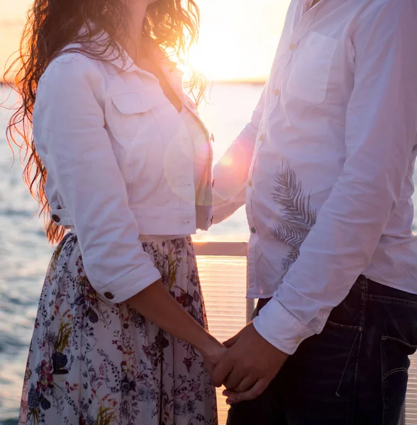 Jovem Casal Feliz Praia — Fotografia de Stock