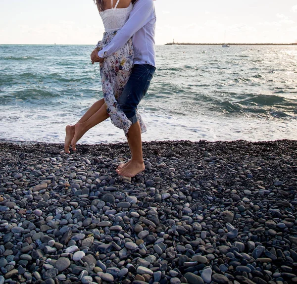 Jeune Couple Heureux Sur Plage — Photo