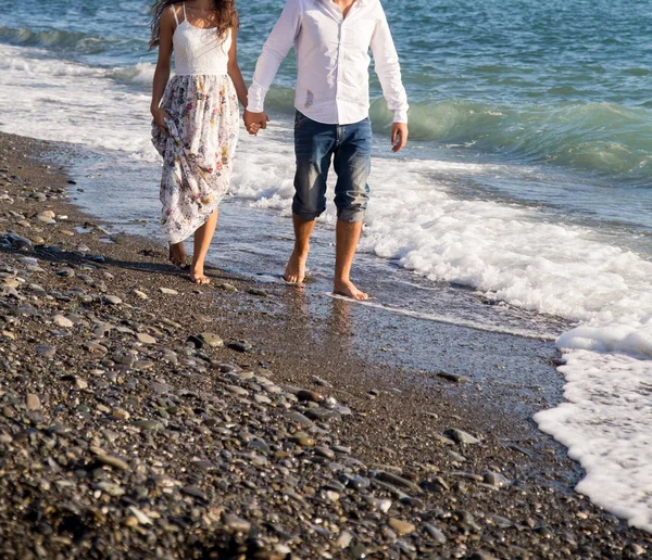 Jovem Casal Feliz Praia — Fotografia de Stock