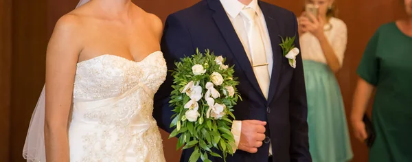 結婚結婚式宮殿での厳粛な登録 — ストック写真