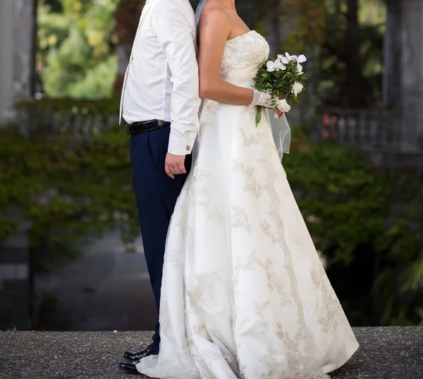 Bride Groom Holding Wedding Bouquet — Stock Photo, Image